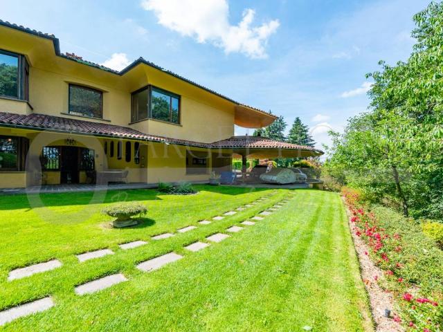 Villa in vendita a Carate Brianza MB