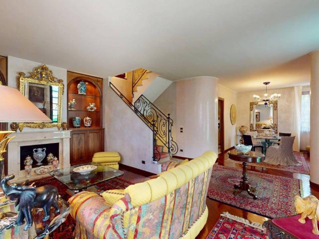Villa in vendita a Carate Brianza MB