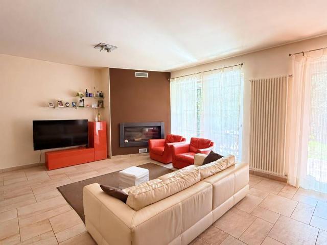 Villa in vendita a Carate Brianza MB