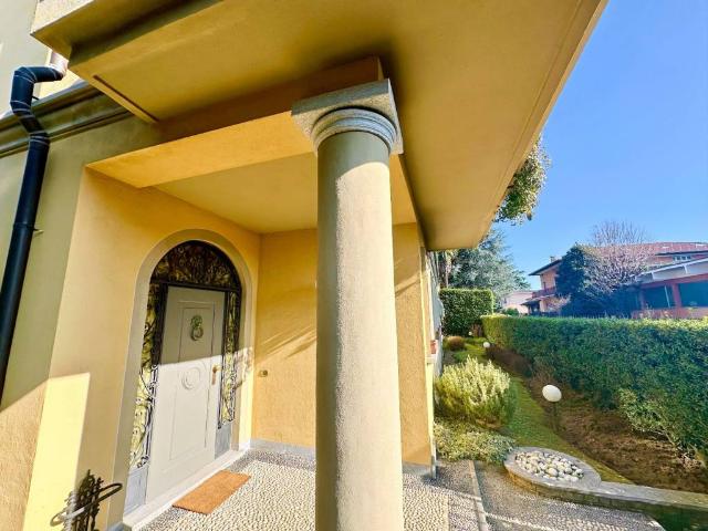 Villa in vendita a Carate Brianza MB