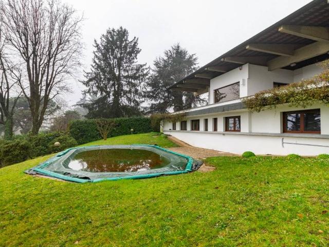 Villa in vendita a Carate Brianza MB