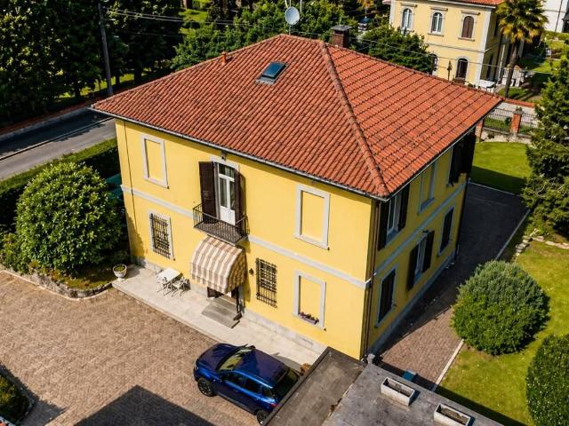 Villa in vendita a Carate Brianza MB