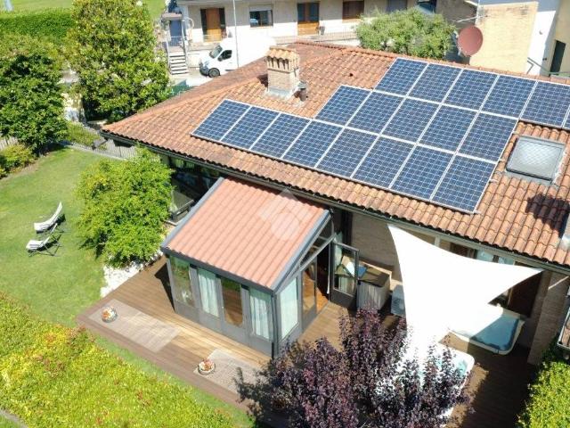Villa in vendita a Carate Brianza MB