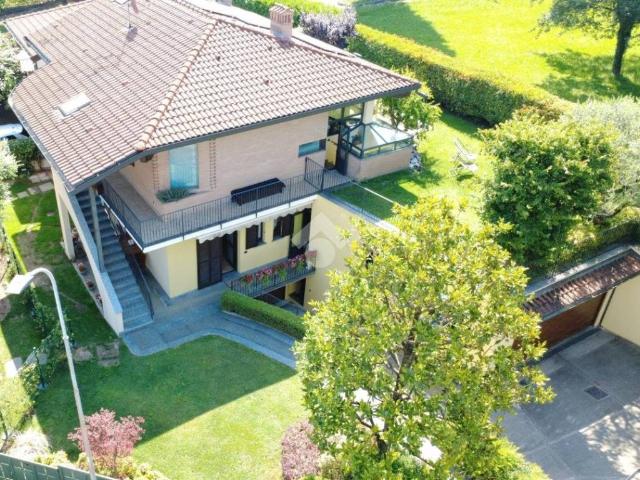 Villa in vendita a Carate Brianza MB