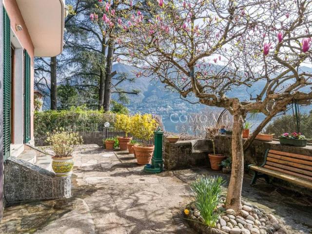 Villa in vendita a Carate Urio CO