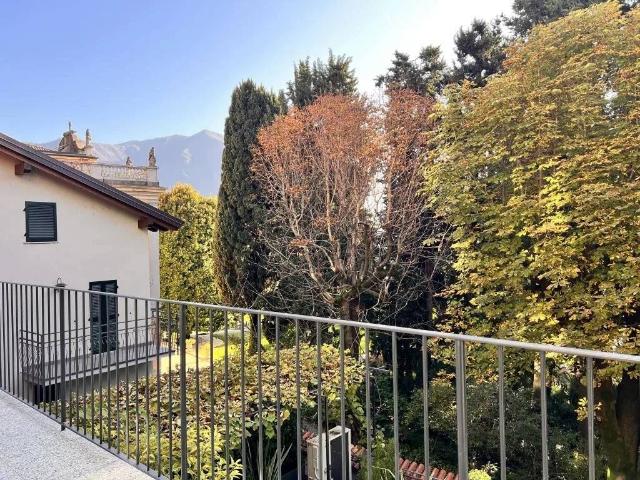 Villa in vendita a Carate Urio CO
