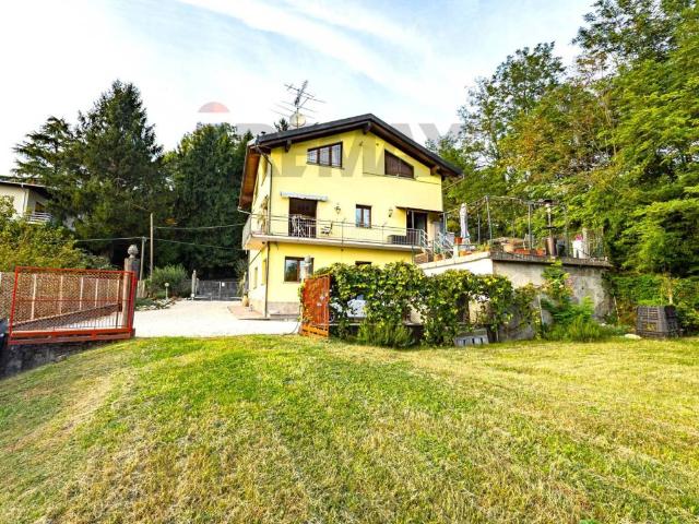 Villa in vendita a Caravate VA
