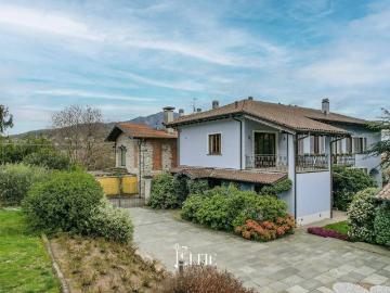 Villa in vendita a Caravate VA