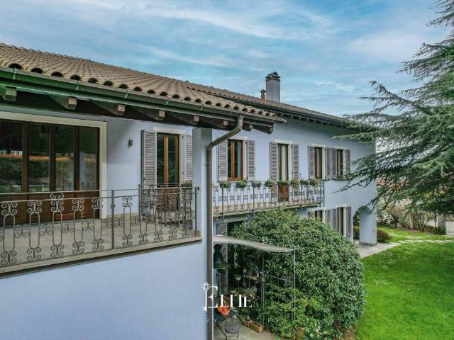 Villa in vendita a Caravate VA