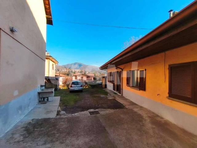 Villa in vendita a Caravate VA