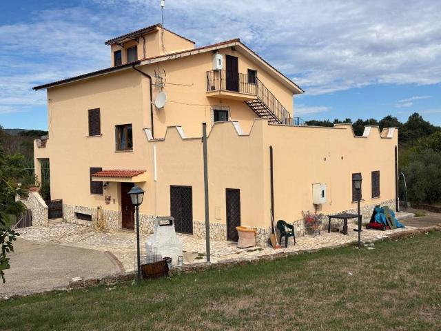 Villa in vendita a Carbognano VT