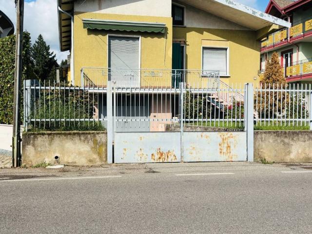 Villa in vendita a Cardano al Campo VA