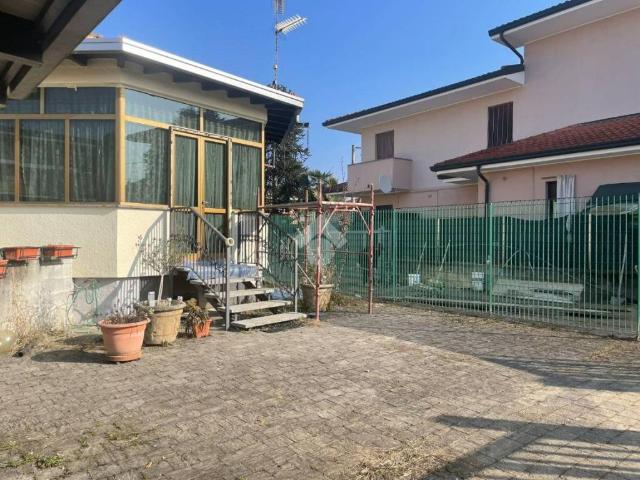 Villa in vendita a Cardano al Campo VA