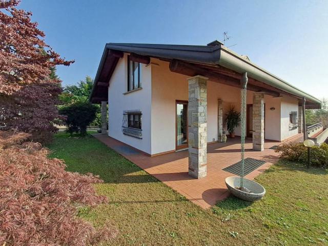 Villa in vendita a Cardano al Campo VA