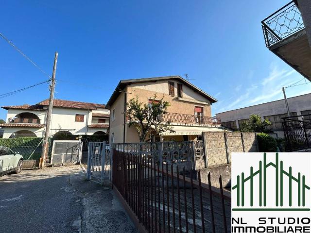 Villa in vendita a Cardano al Campo VA
