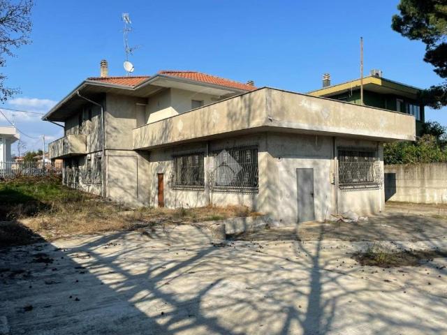 Villa in vendita a Cardano al Campo VA