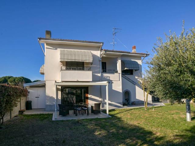 Villa in vendita a Cardano al Campo VA