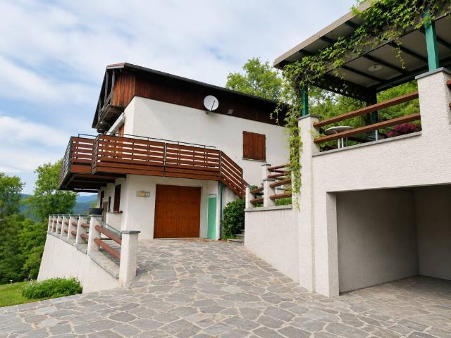 Villa in vendita a Carenno LC