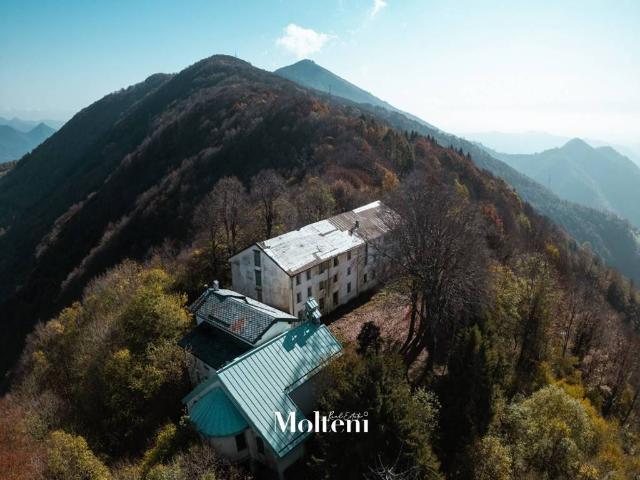 Villa in vendita a Carenno LC