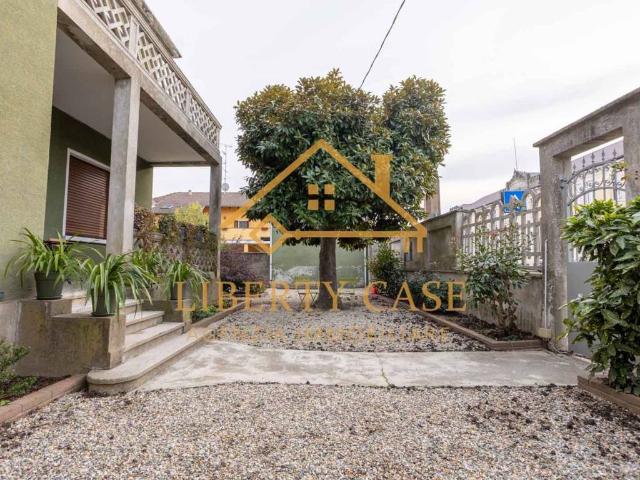 Villa in vendita a Caresana VC