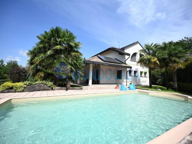 Villa in vendita a Carimate CO