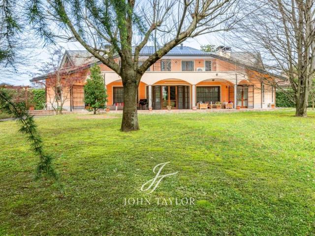 Villa in vendita a Carimate CO