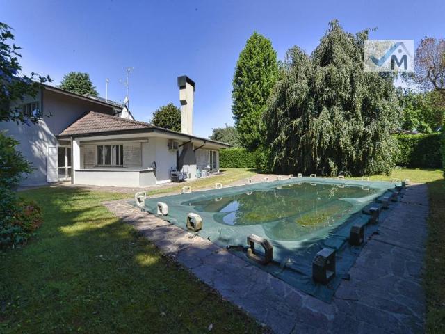 Villa in vendita a Carimate CO