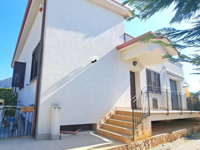 Villa in vendita a Carini PA