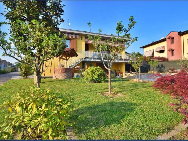 Villa in vendita a Caronno Varesino VA