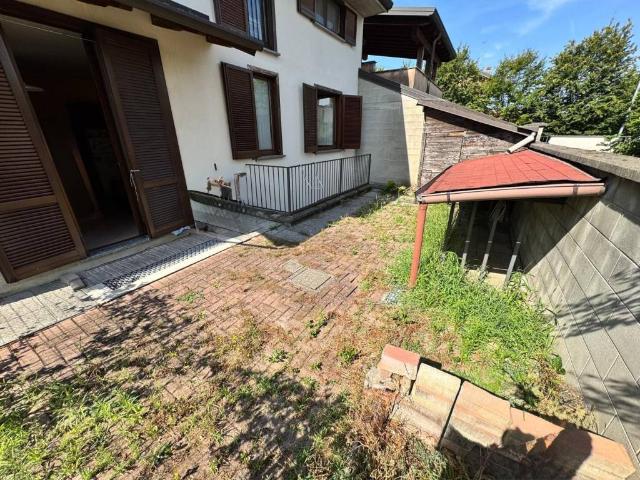 Villa in vendita a Caronno Pertusella VA