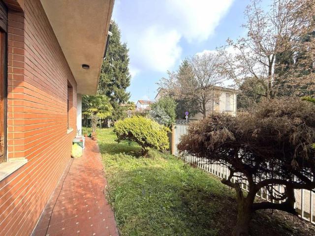 Villa in vendita a Caronno Pertusella VA