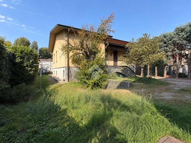 Villa in vendita a Caronno Pertusella VA