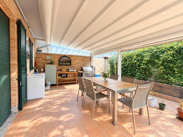 Villa in vendita a Caronno Pertusella VA