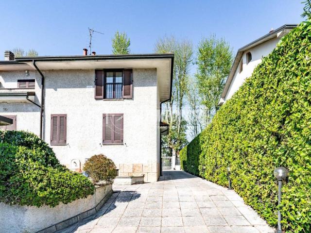 Villa in vendita a Caronno Pertusella VA
