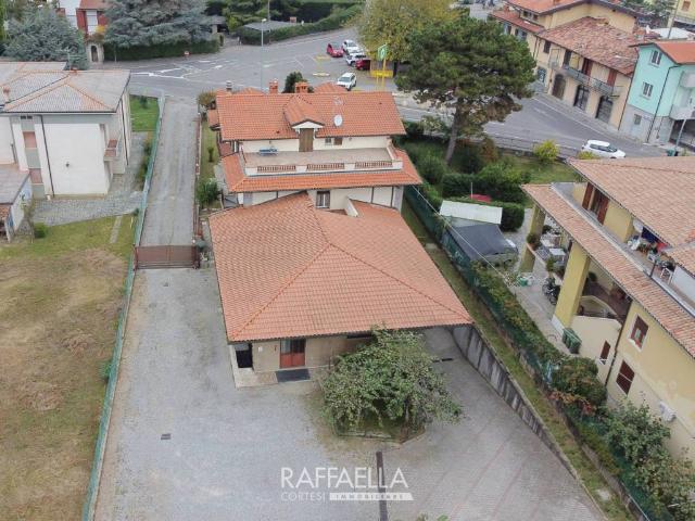 Villa in vendita a Carobbio degli Angeli BG