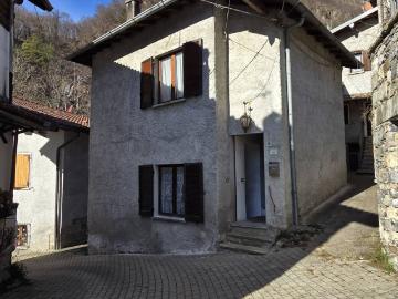 Villa in vendita a Carlazzo CO