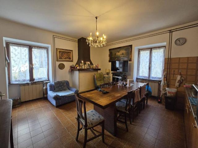Villa in vendita a Carlazzo CO