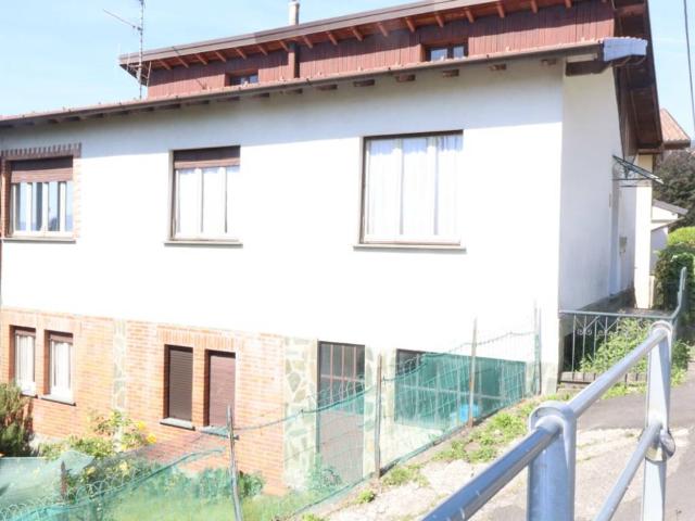 Villa in vendita a Carlazzo CO