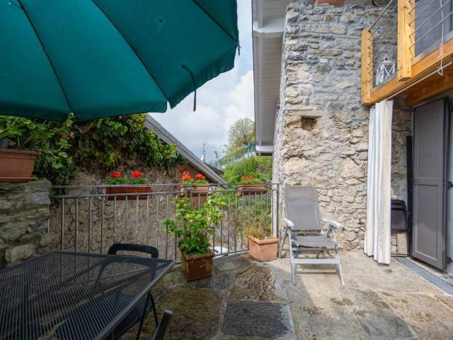 Villa in vendita a Carlazzo CO