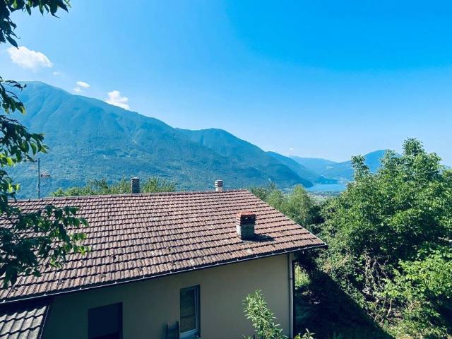 Villa in vendita a Carlazzo CO