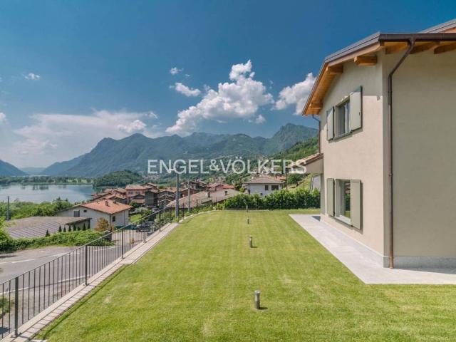 Villa in vendita a Carlazzo CO