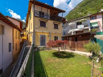 Villa in vendita a Carlazzo CO