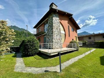Villa in vendita a Carlazzo CO