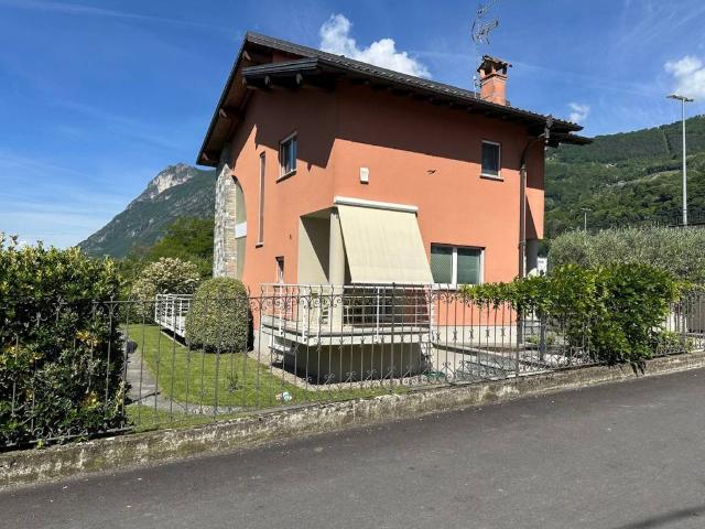 Villa in vendita a Carlazzo CO