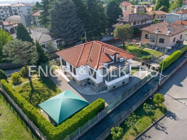 Villa in vendita a Carnago VA