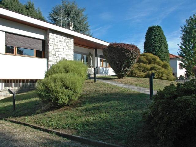 Villa in vendita a Carnago VA
