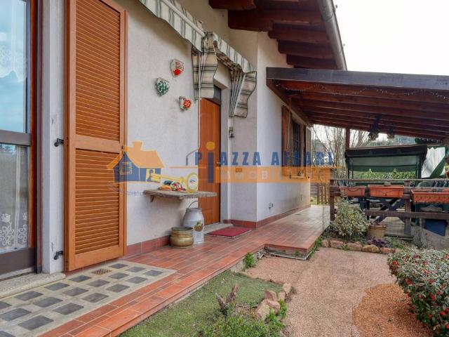 Villa in vendita a Carnago VA