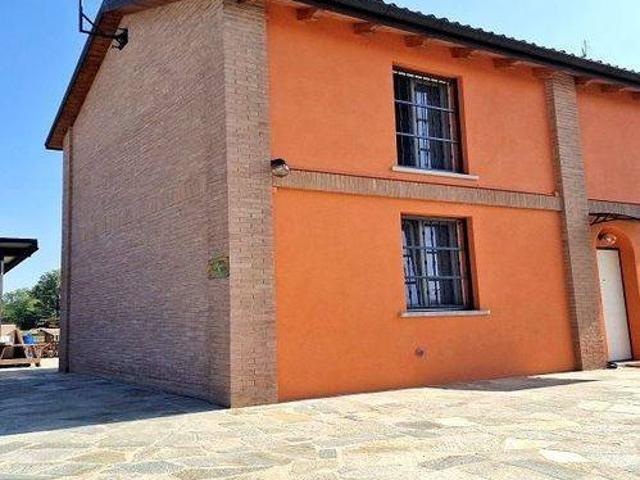 Villa in vendita a Carpaneto Piacentino PC