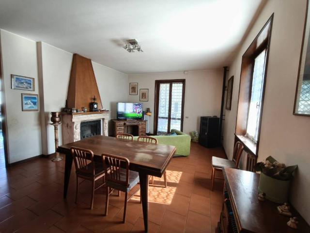 Villa in vendita a Carpaneto Piacentino PC