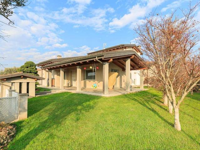 Villa in vendita a Carpaneto Piacentino PC